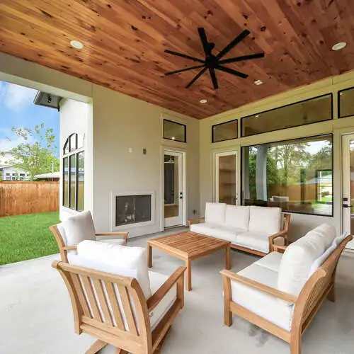 Elegant Outdoor Living Design with Modern Patio and Outdoor Kitchen