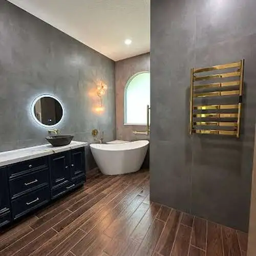Modern Bathroom Design with Large-Format Tile and Wood-Look Flooring