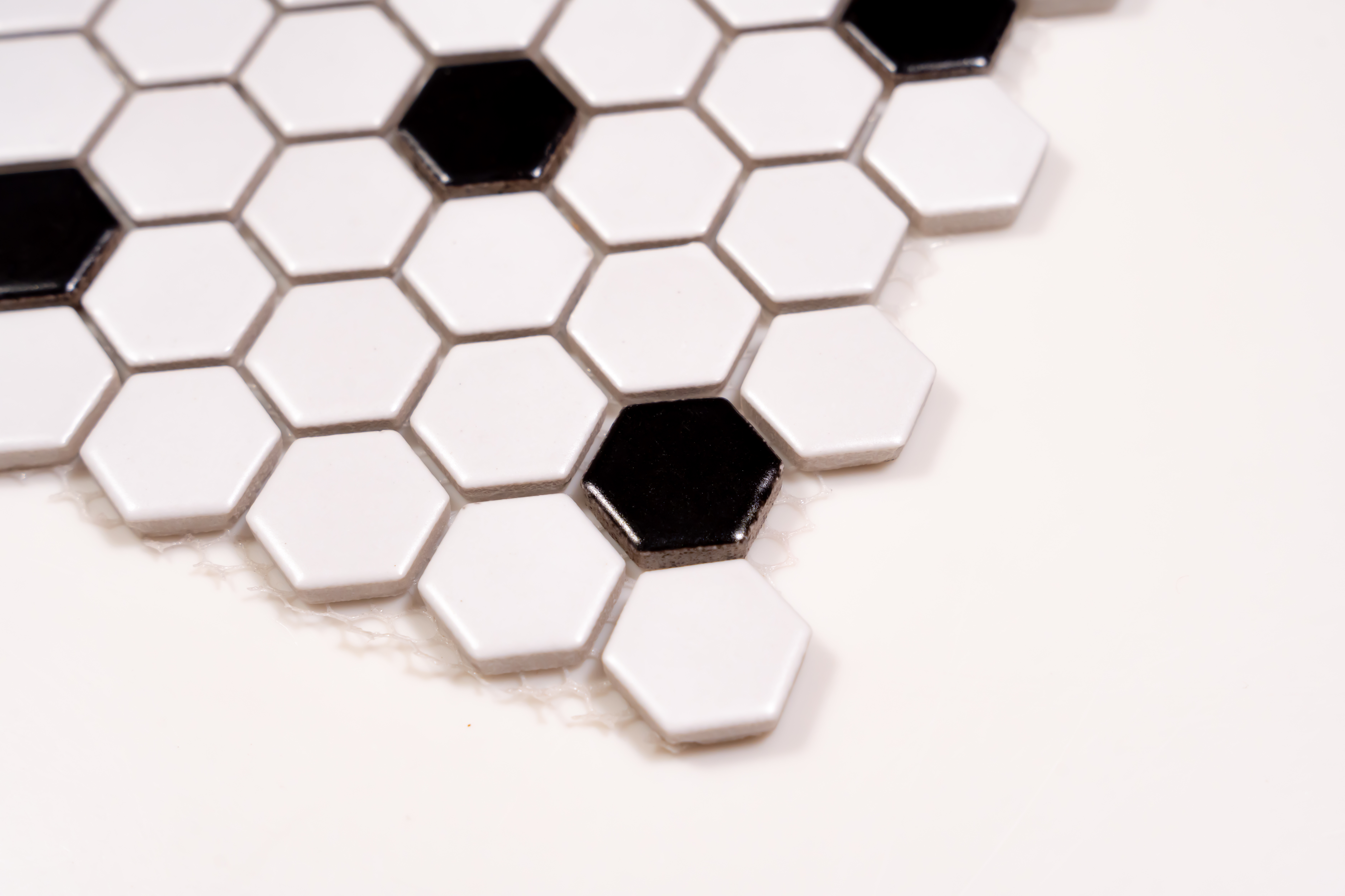 1X1 WHITE & BLACK HEXAGON MATTE PORCELAIN MOSAIC