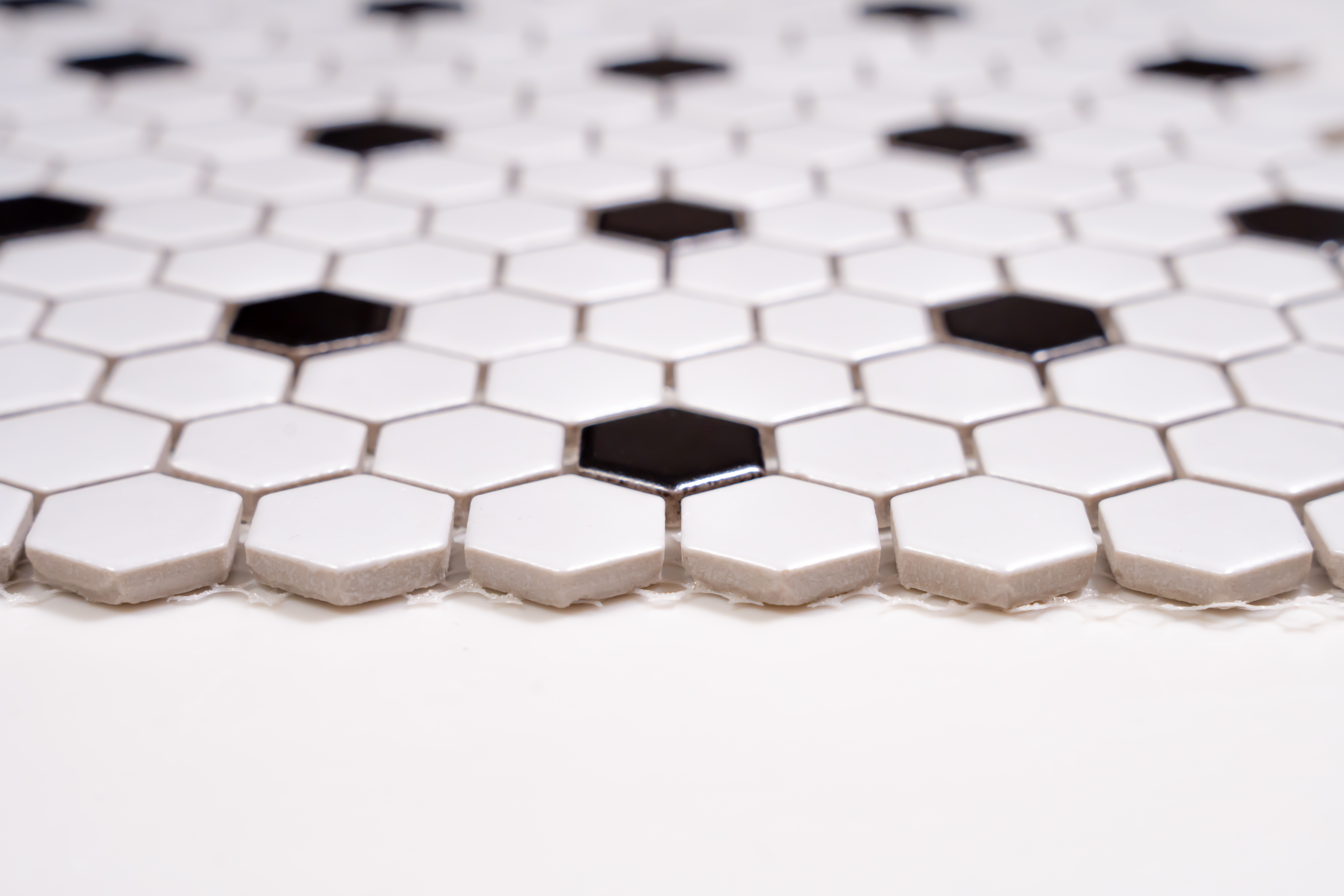 1X1 WHITE & BLACK HEXAGON MATTE PORCELAIN MOSAIC