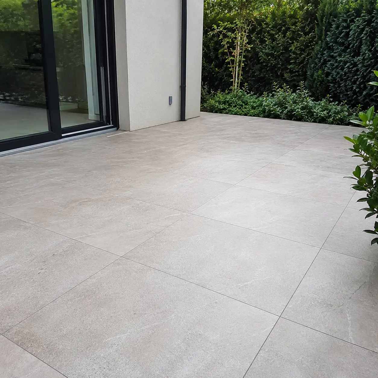 Modern outdoor patio with large-format porcelain tiles