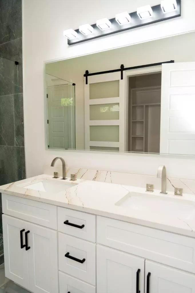 Stunning bathroom with quartz countertops on shaker style cabinet vanity that exudes modern elegance Stunning bathroom with quartz countertops on shaker style cabinet vanity that exudes modern elegance