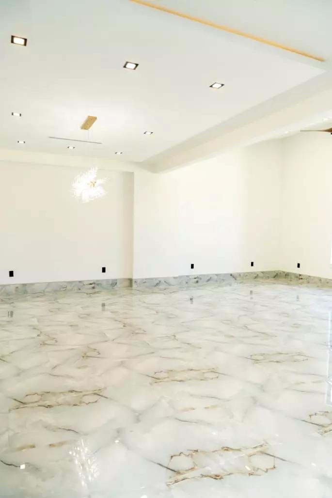 Modern dining room with stunning sky-blue porcelain tiles Modern dining room with stunning sky-blue porcelain tiles