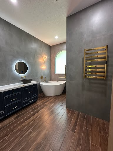 Luxury modern master bathroom design with large-format tile and wood-look flooring in Houston, TX. Luxury modern master bathroom design with large-format tile and wood-look flooring in Houston, TX.